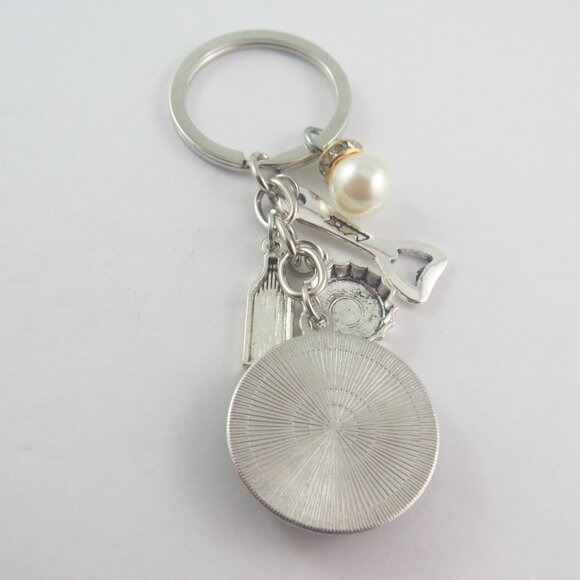 Beer Lover Keychain Pub Gift for Man or Woman Beer Glass Charm Key Ring Brewery - Picture 4 of 4